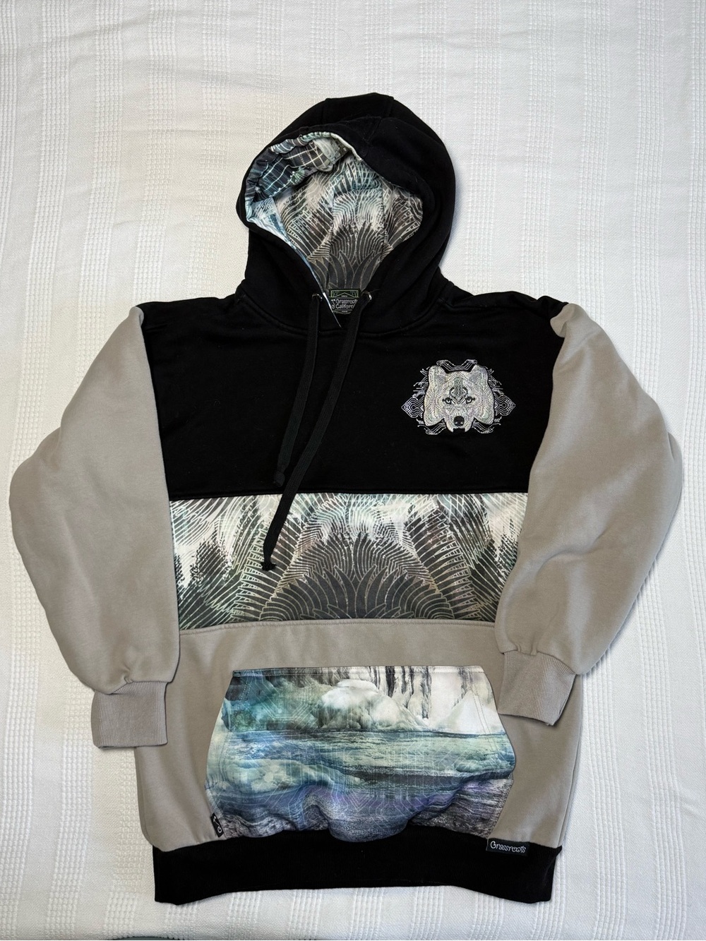 Grassroots California Hoodie Men’s S Embroidered Wolf Graphic only 200 made